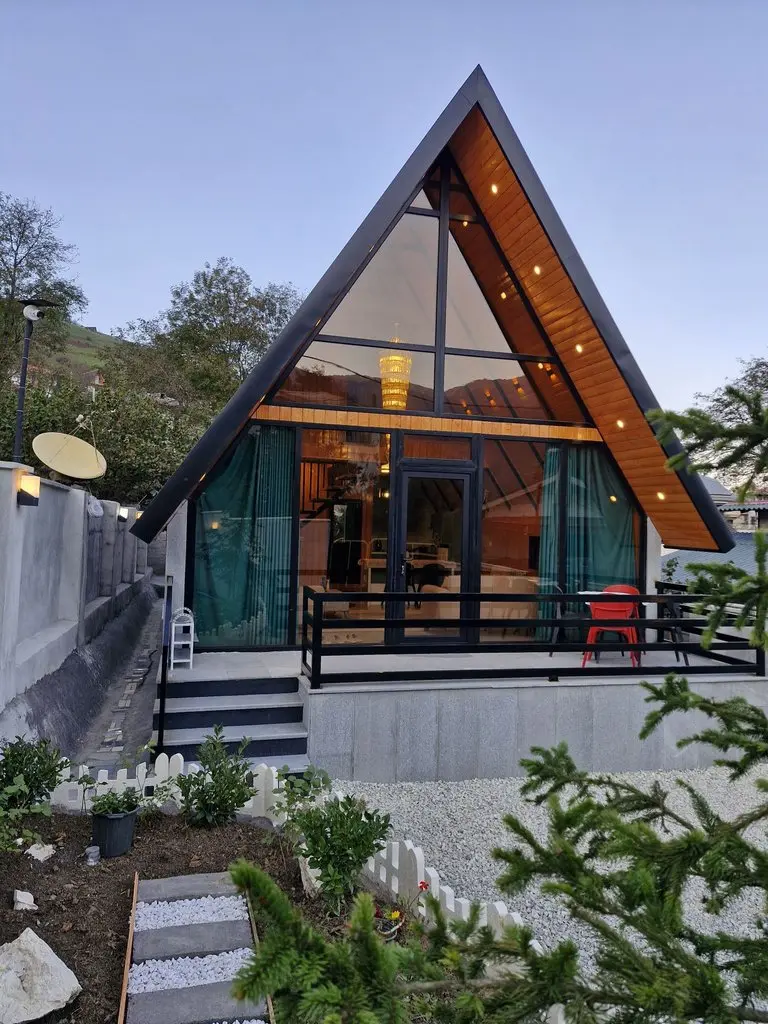 کلبه دوخوابه سوئیسی دوبلکس چشمک - نما کلبه