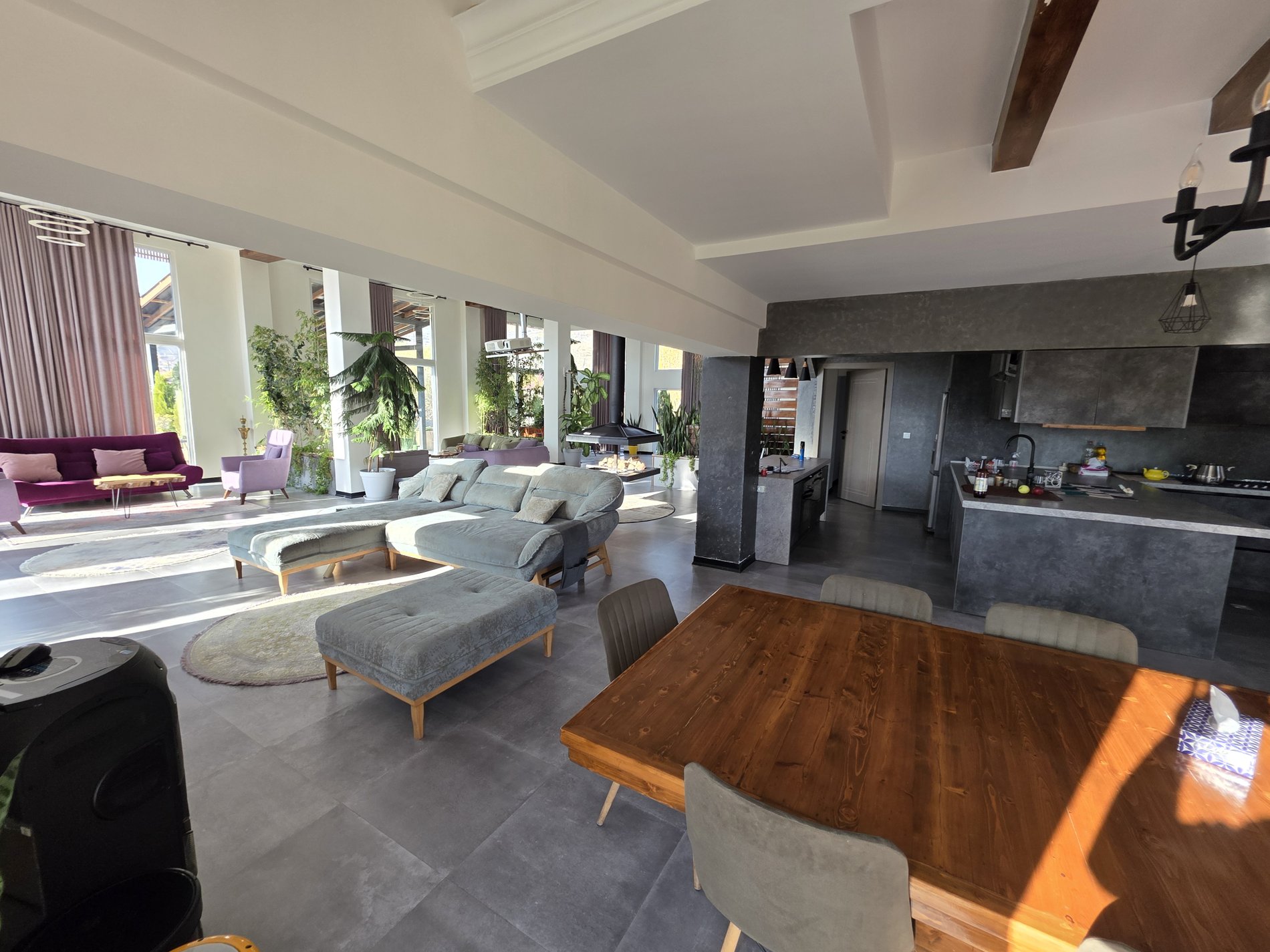 ویلا شش خوابه استخردار آبگرم گلها