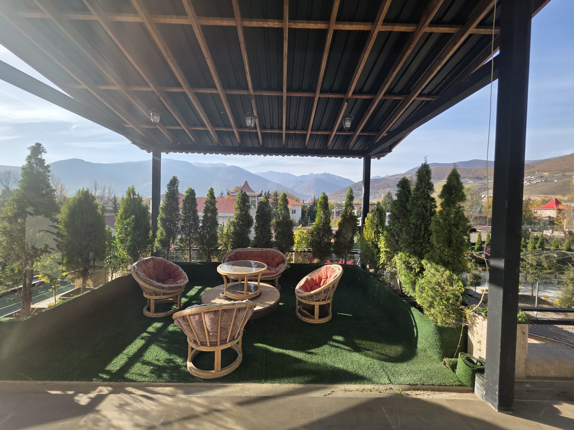 ویلا شش خوابه استخردار آبگرم گلها