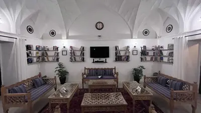 اقامتگاه سنتی خانه‌ی محیط - واحد دوبلکس فضای میان و فضای افزون