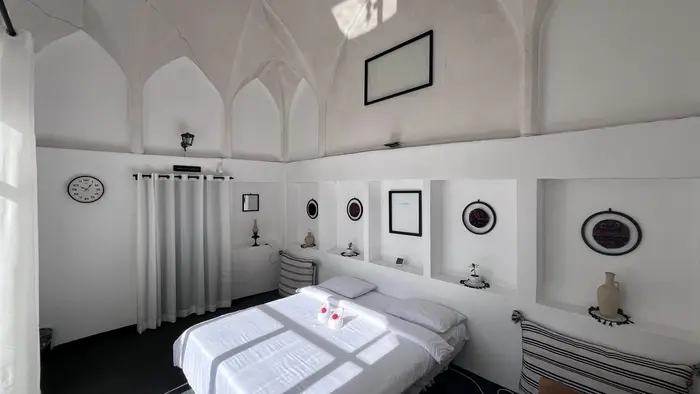 اقامتگاه سنتی خانه‌ی محیط - واحد دوبلکس فضای میان و فضای افزون - فضای میان 