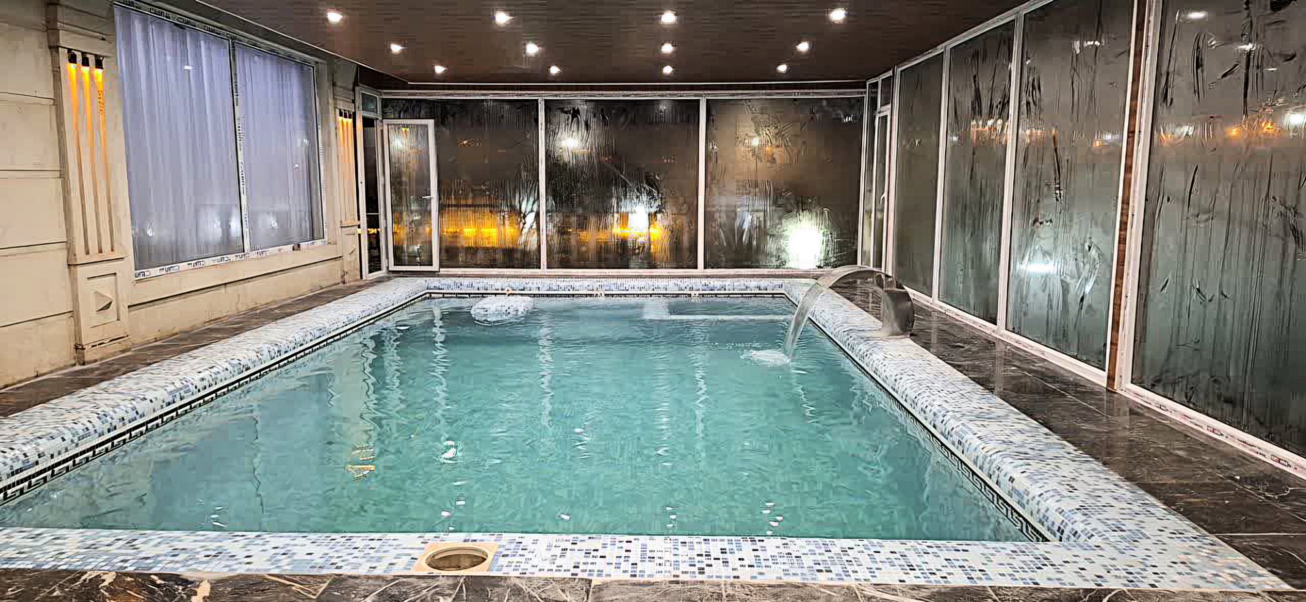 ویلا دوخوابه استخردار آبگرم ماهان 10