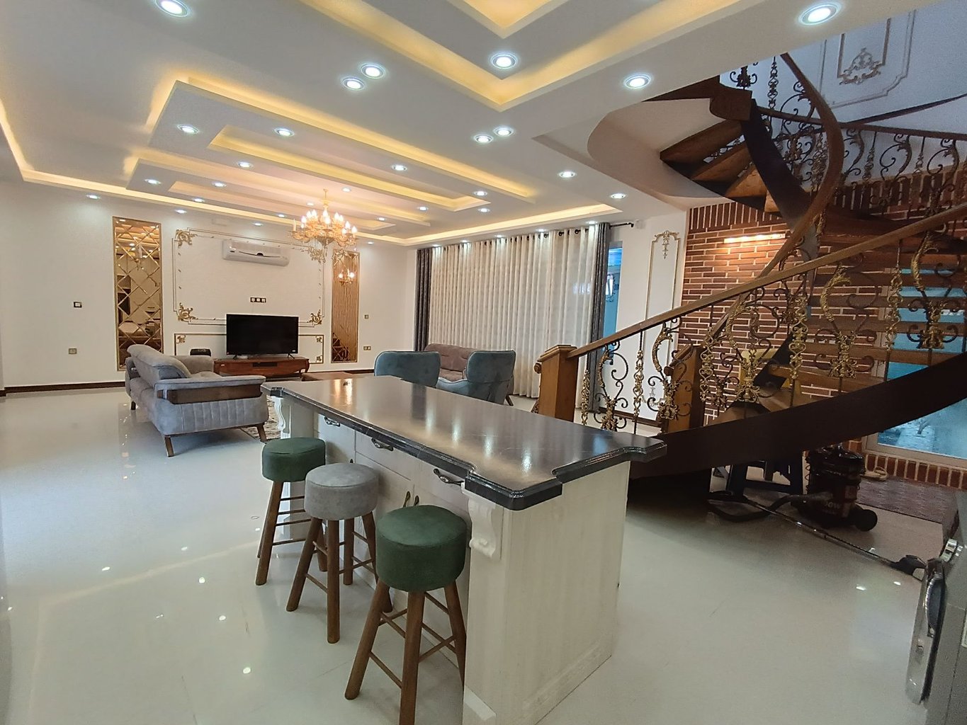 ویلا چهارخوابه ساحلی استخردار آبگرم توریسم 1