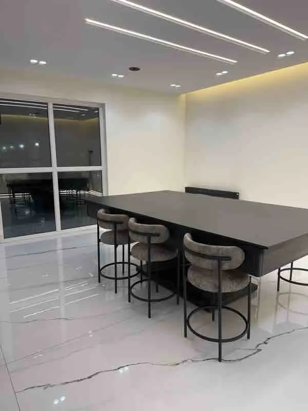 ویلا دوخوابه استخردار آبگرم اکرمی - میز نهار خوری و میز بیلیارد