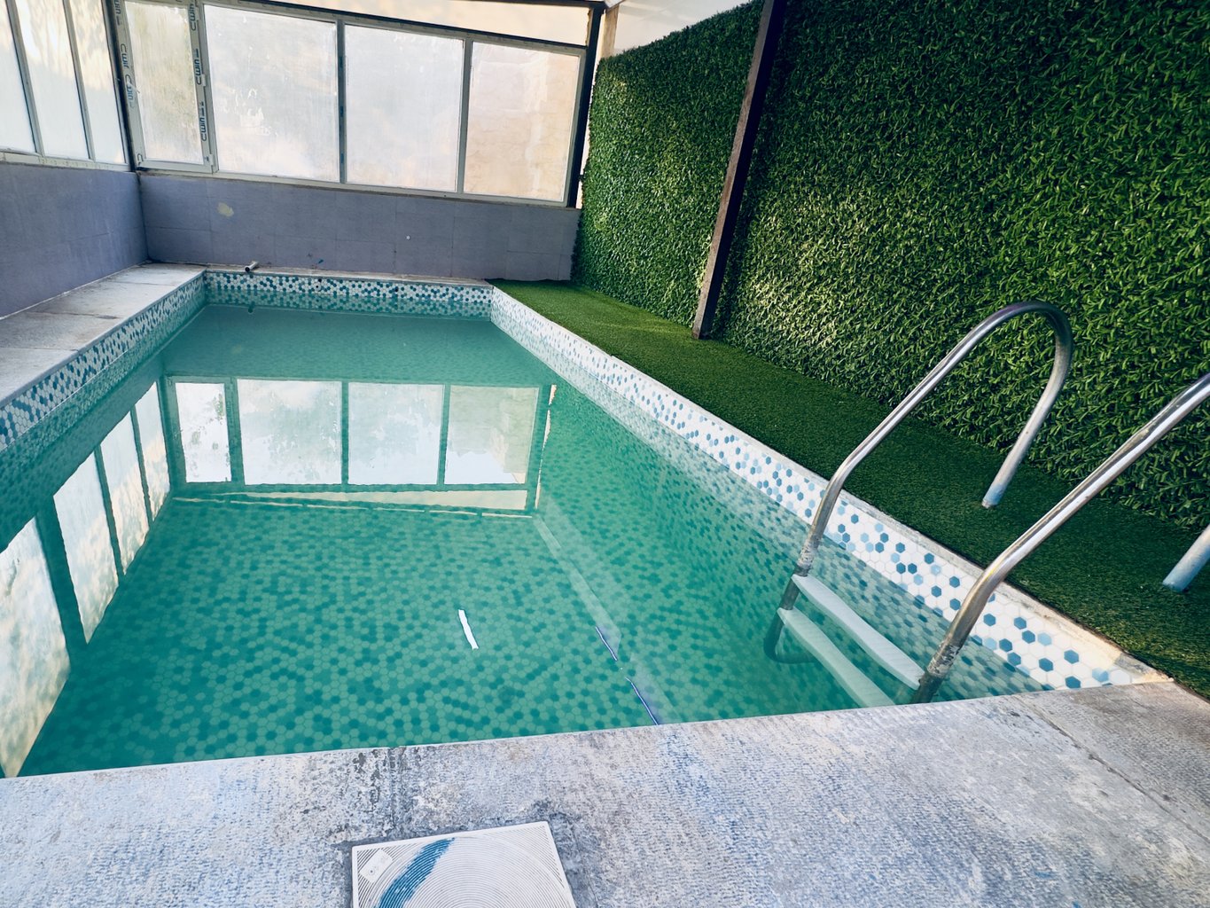 دوخوابه استخردار آبگرم مجنون