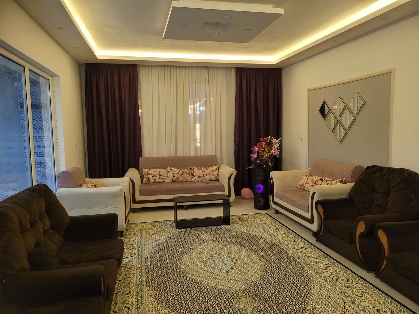 ویلا دوخوابه استخردار آبگرم کمیلی - پذیرایی 