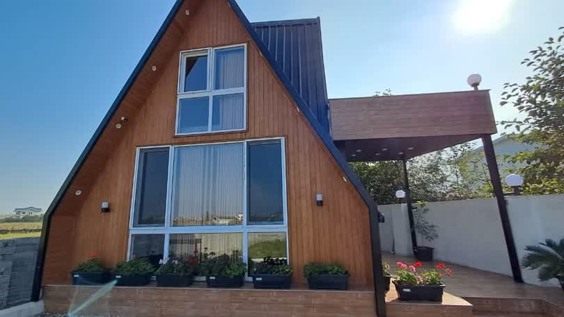 کلبه دوخوابه سوئیسی تاج