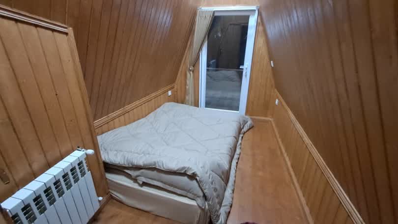 کلبه دوخوابه سوئیسی تاج