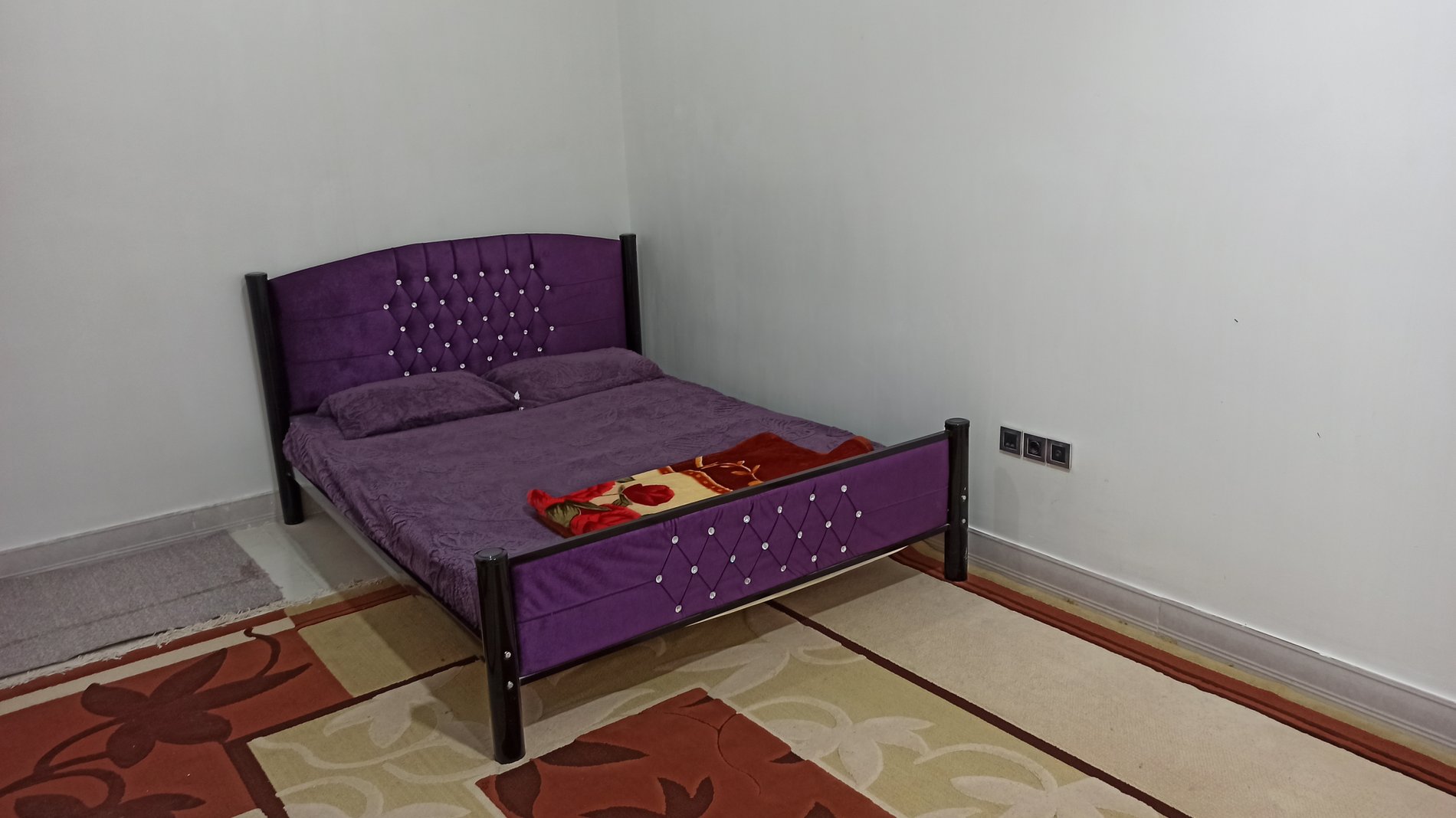 آپارتمان دوخوابه تک درحت