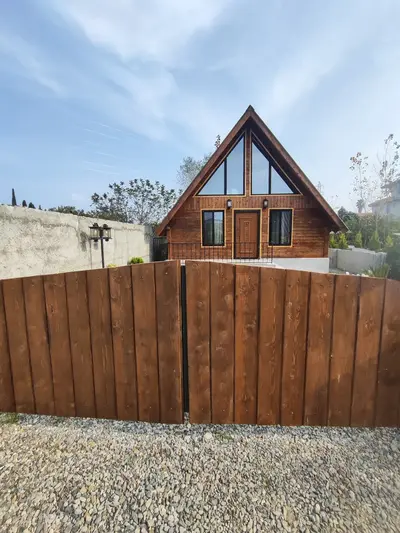 کلبه دوخوابه سوئیسی استخردار آبگرم لپاسر