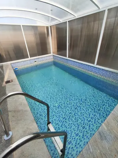 کلبه دوخوابه سوئیسی استخردار آبگرم لپاسر