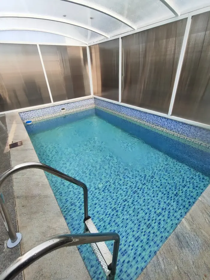 کلبه دوخوابه سوئیسی استخردار آبگرم لپاسر