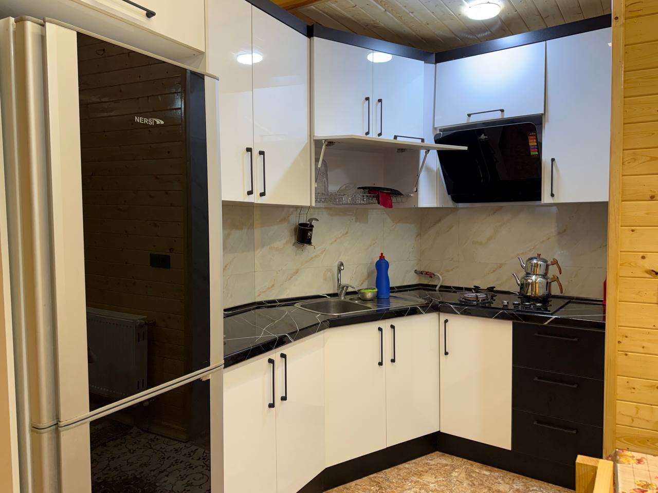 کلبه دوخوابه سوئیسی چهره