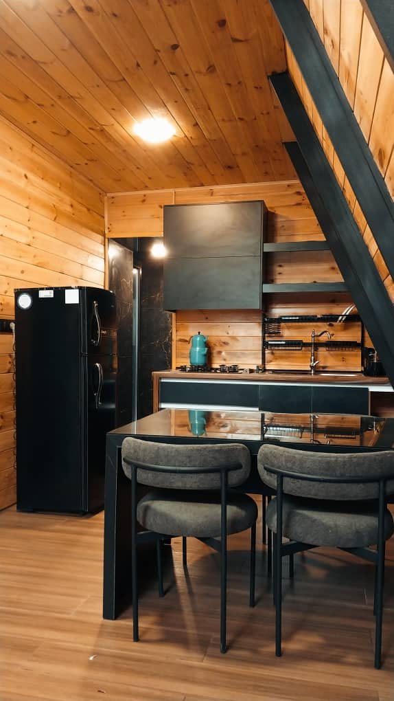 کلبه دوخوابه سوئیسی استخردار آبگرم رایا 1