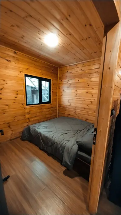 کلبه دوخوابه سوئیسی استخردار آبگرم رایا 1