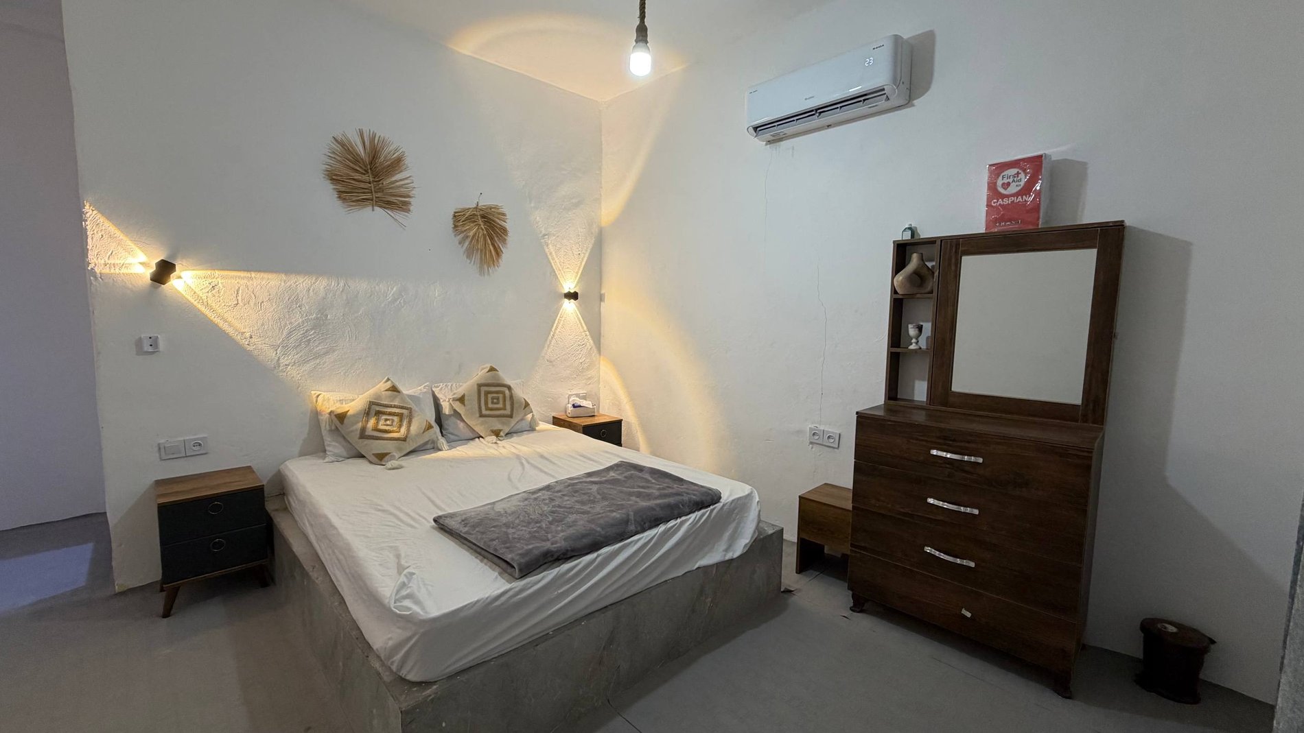 ویلا چهارخوابه استخردار بوم خالصی