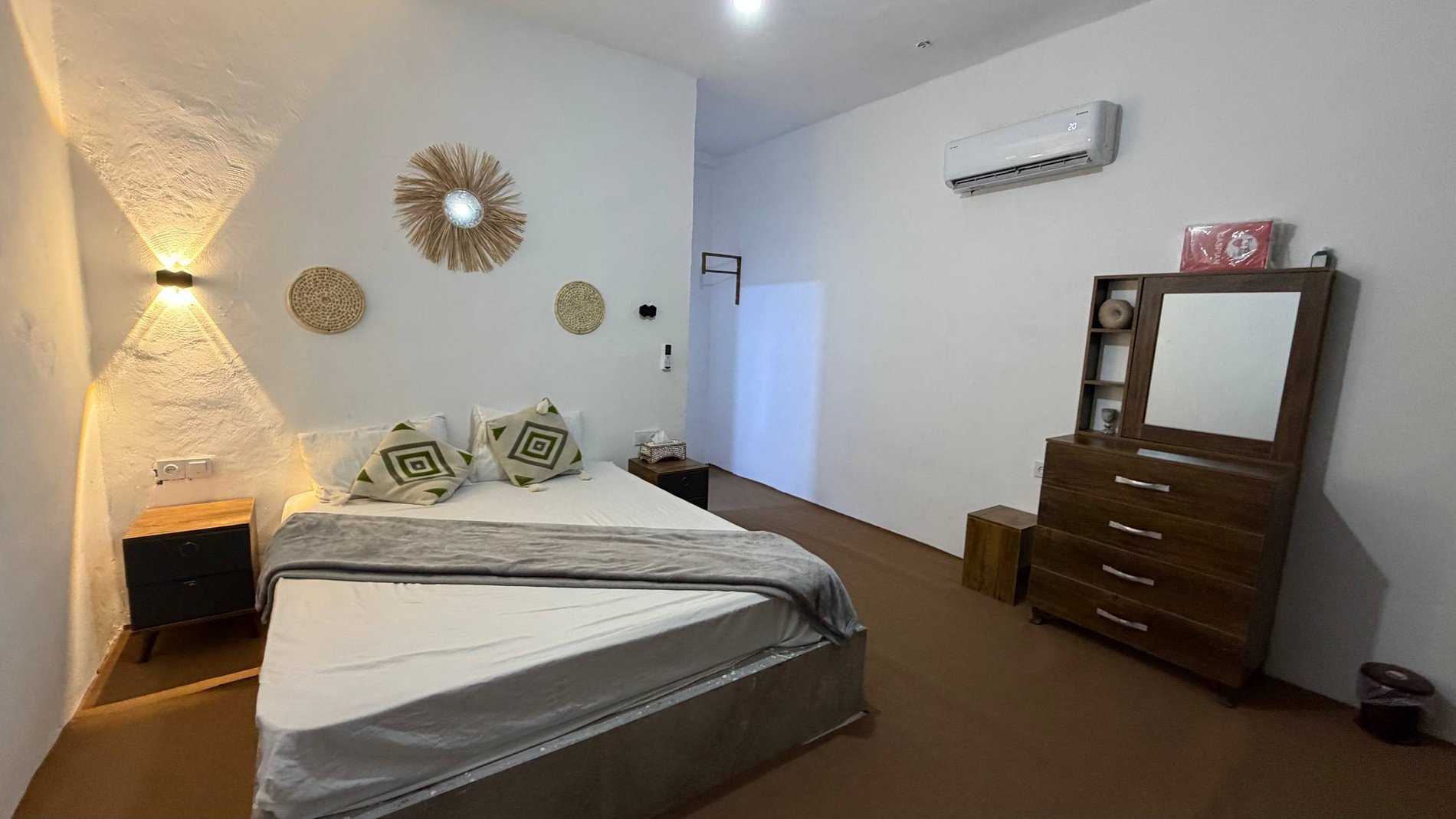 ویلا چهارخوابه استخردار بوم خالصی