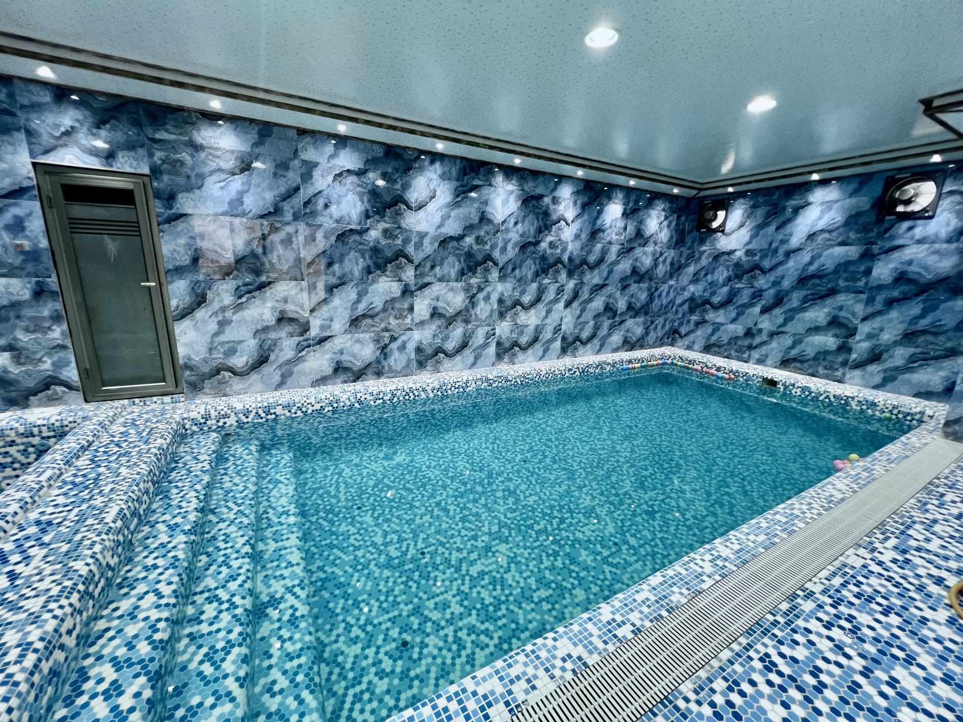 ویلا چهارخوابه دوبلکس استخردار آبگرم نفس