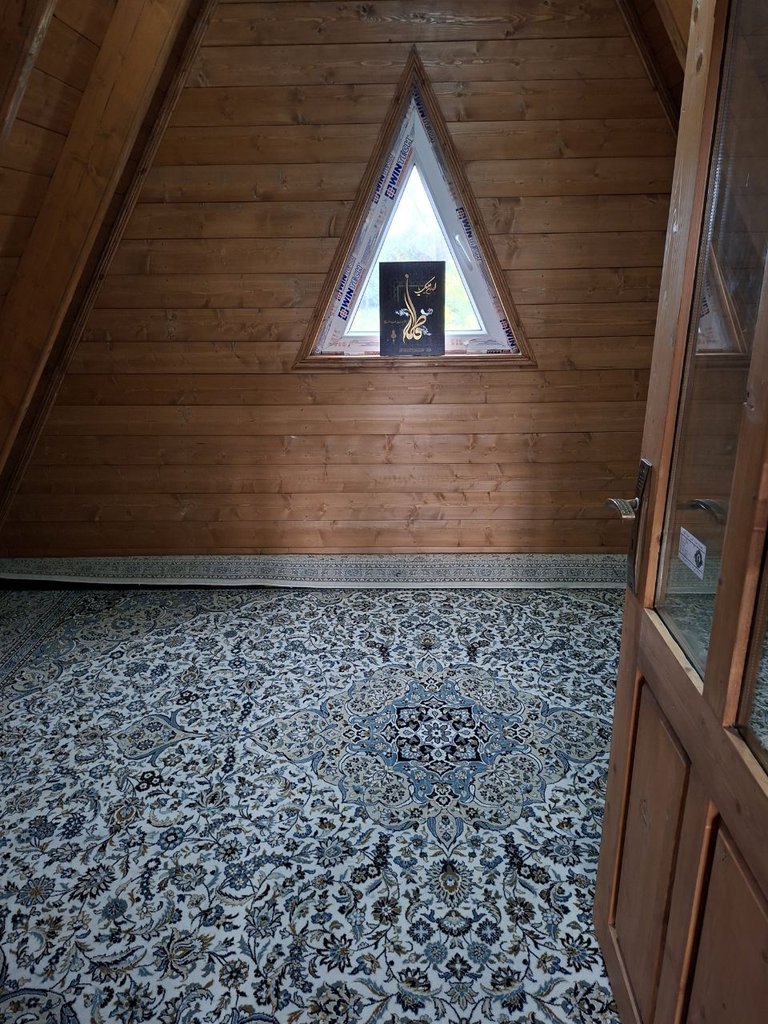 کلبه یک خوابه چوبی سوئیسی نارنجستان 1