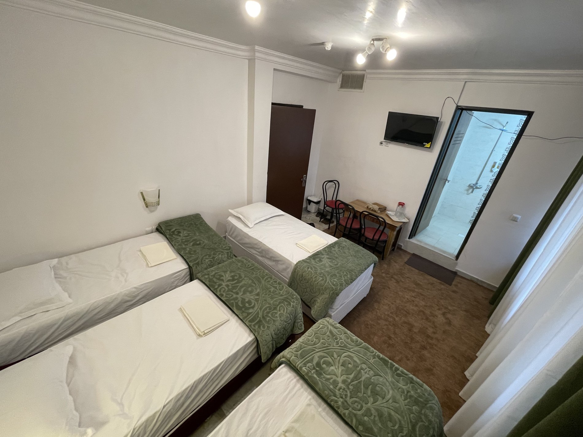 هاستل طوبی - واحد چهارتخته