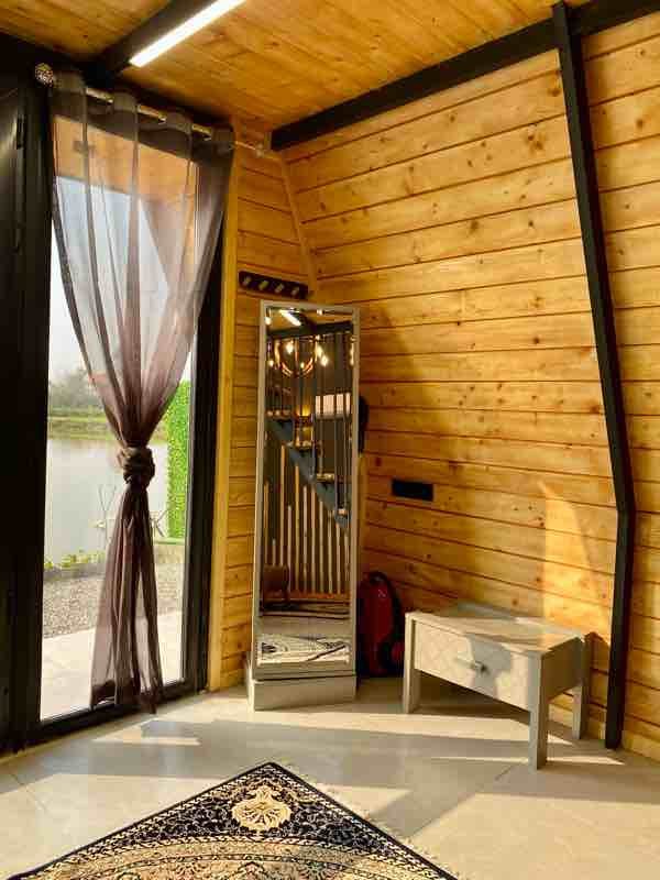 کلبه کلبه سوئیسی موکا - انتخاب عنوان تصویر