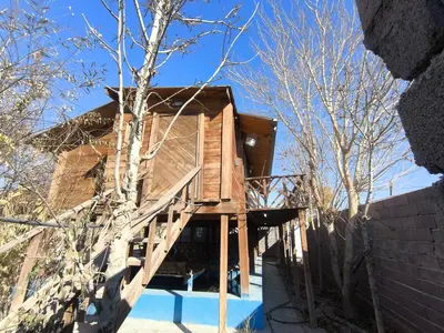 کلبه دوخوابه چوبی استخردار آبگرم مردانه