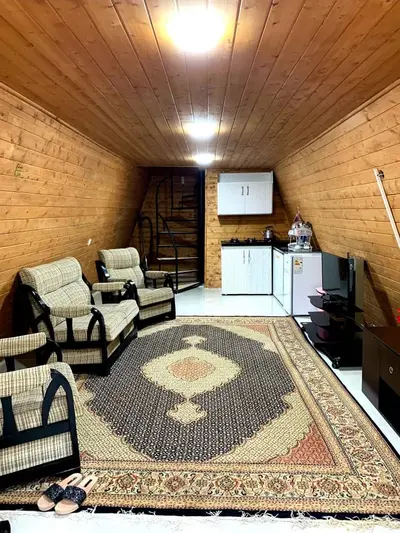 کلبه یک خوابه سوئیسی جنگلی ماه گل