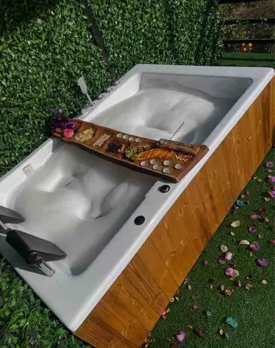 کلبه دوخوابه جکوزی دار بورا