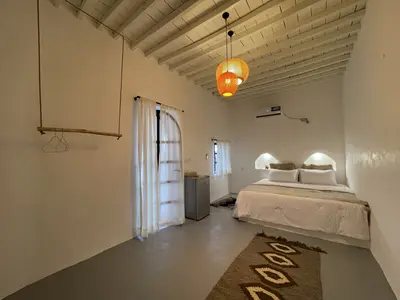 بومگردی گوشه - واحد کنار