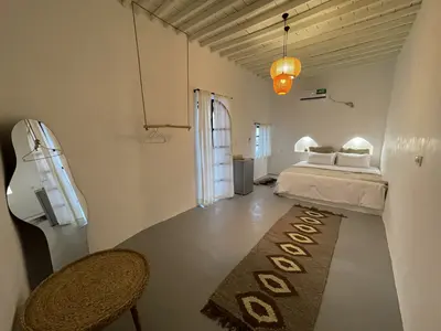 بومگردی گوشه - واحد کنار