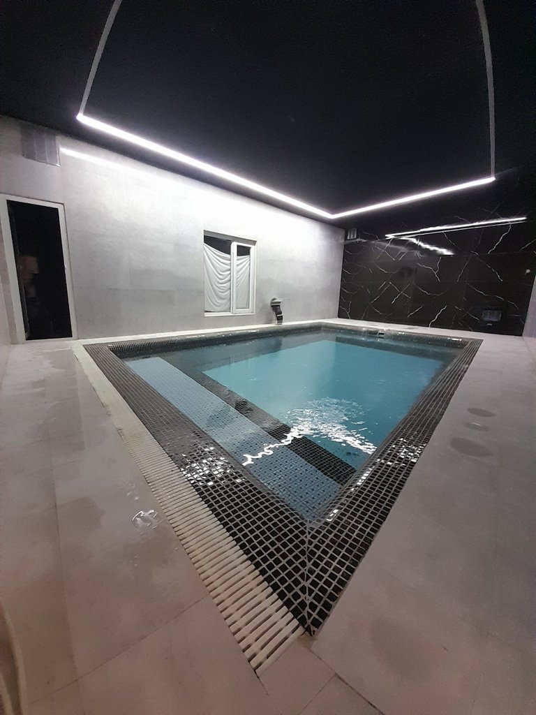 ویلا دوخوابه استخردار ابگرم آرامش سبز