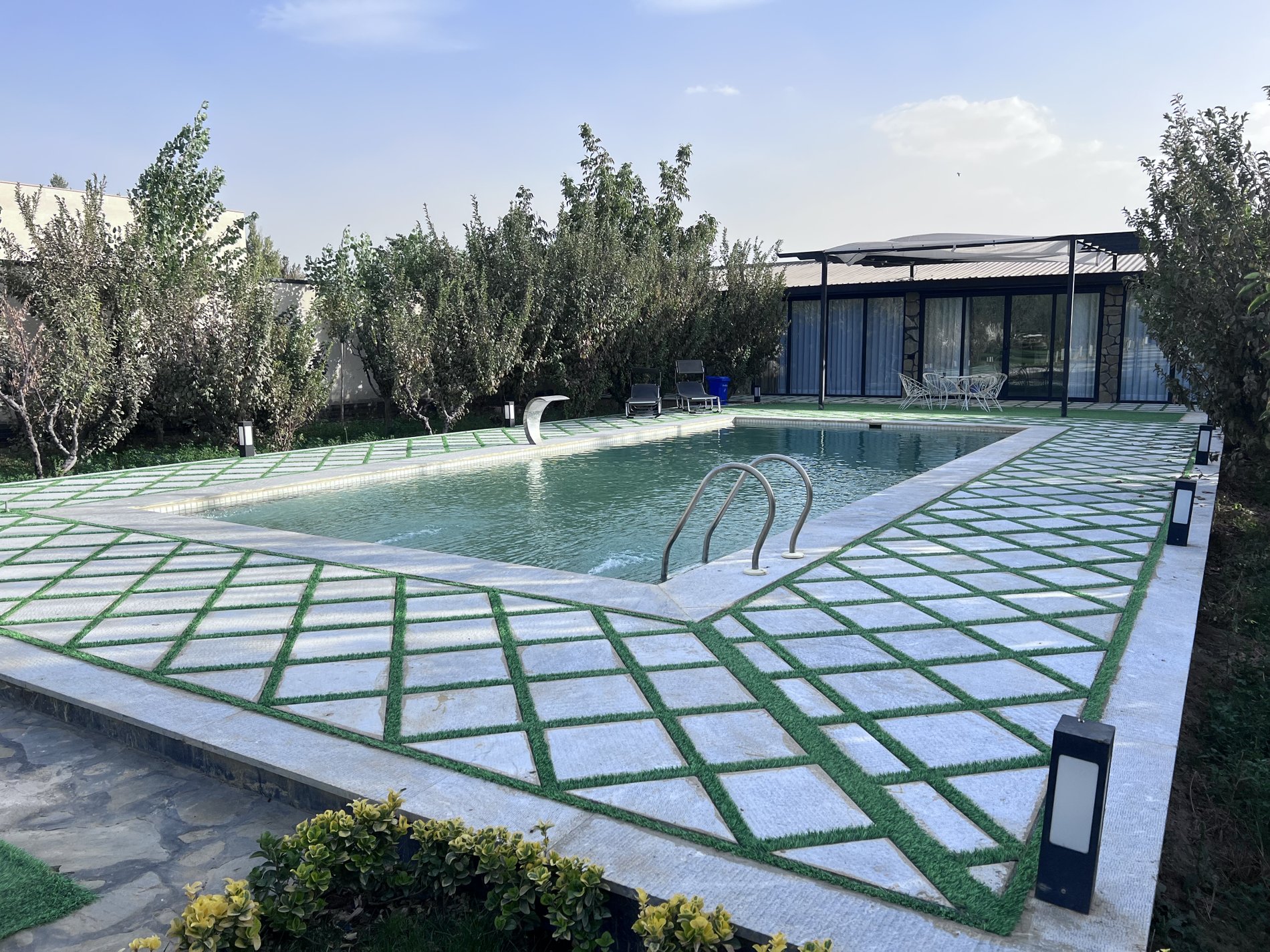 ویلا یک خوابه استخردار آبگرم فخاری