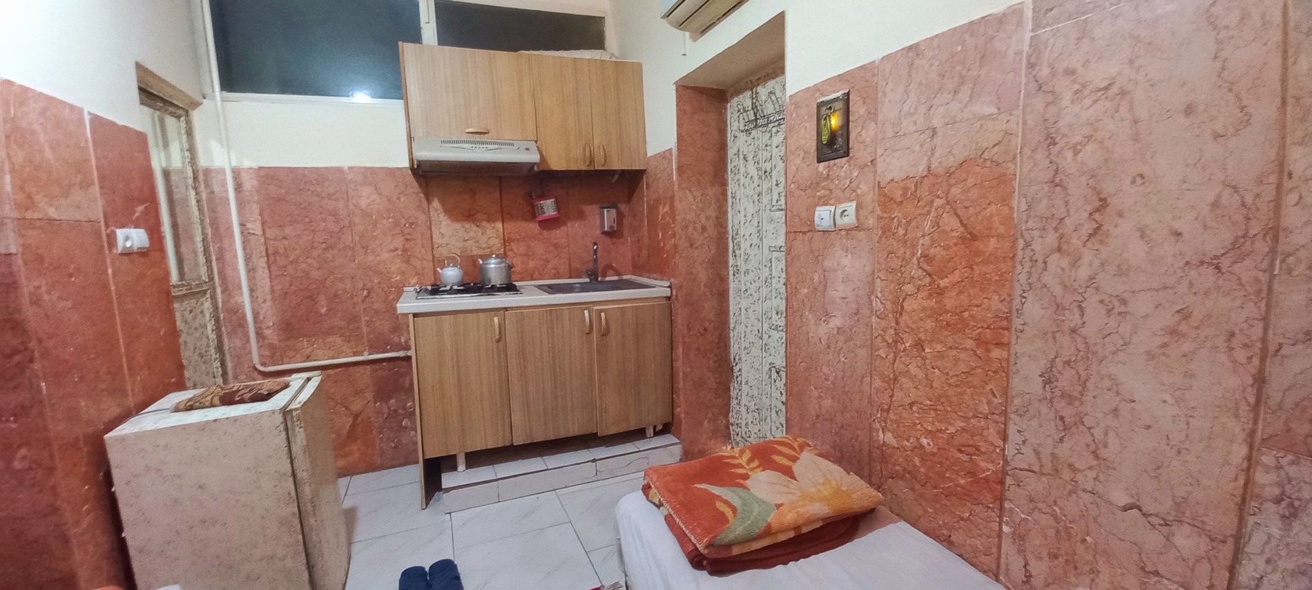 مسافرخانه قاسمی طلائی - واحد سه تخته ۴۰۲