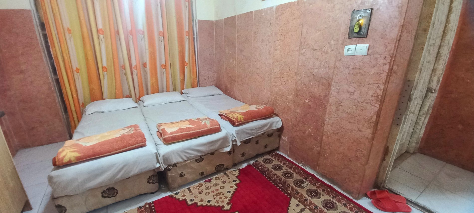 مسافرخانه قاسمی طلائی - سه تخته 405