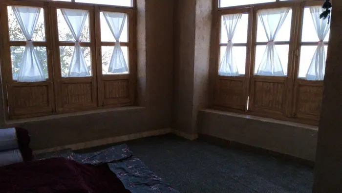 بوم گردی فلت کهن بام کنگ واحد نهال