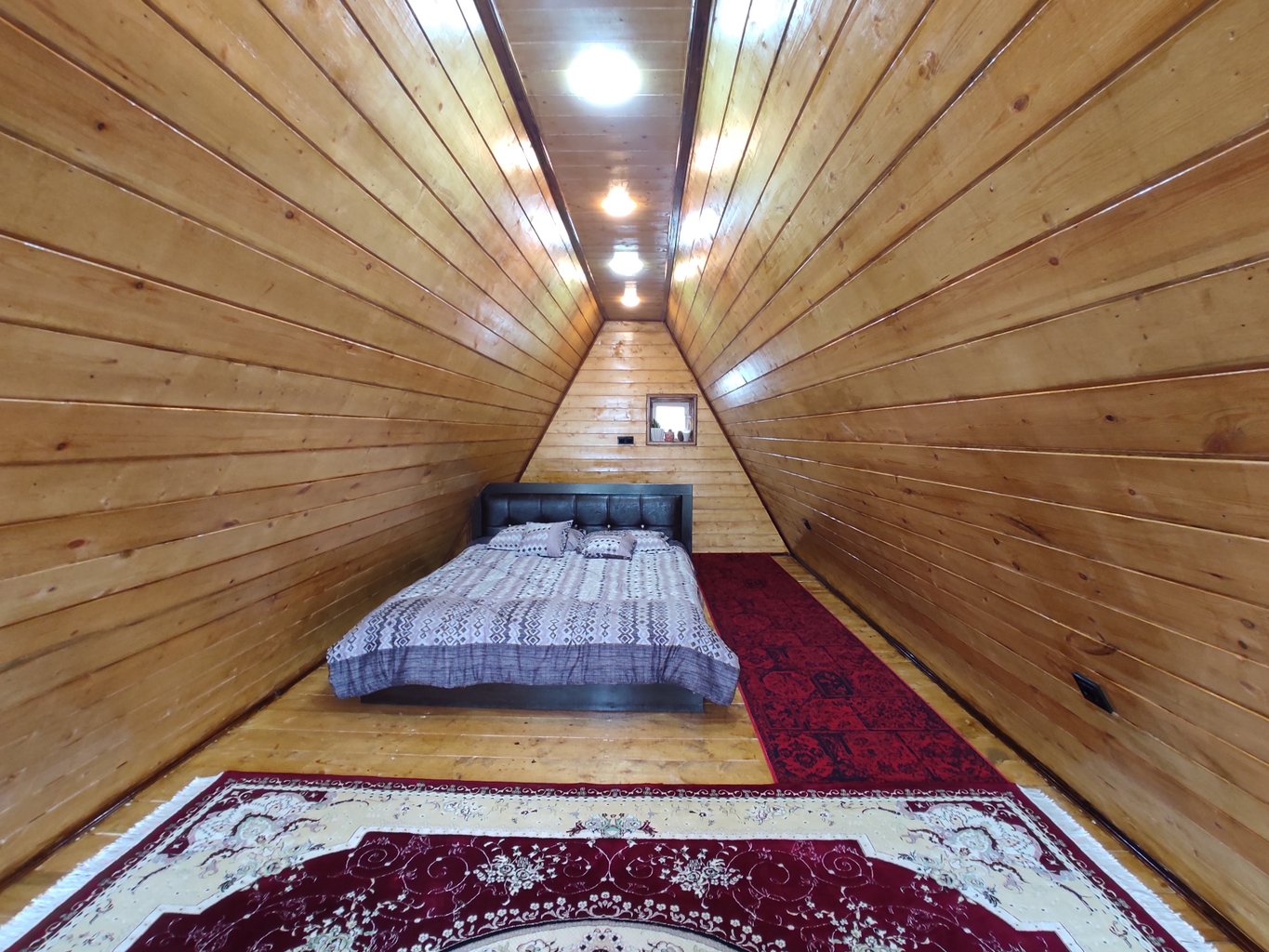 کلبه یک خوابه سوئیسی نشاط