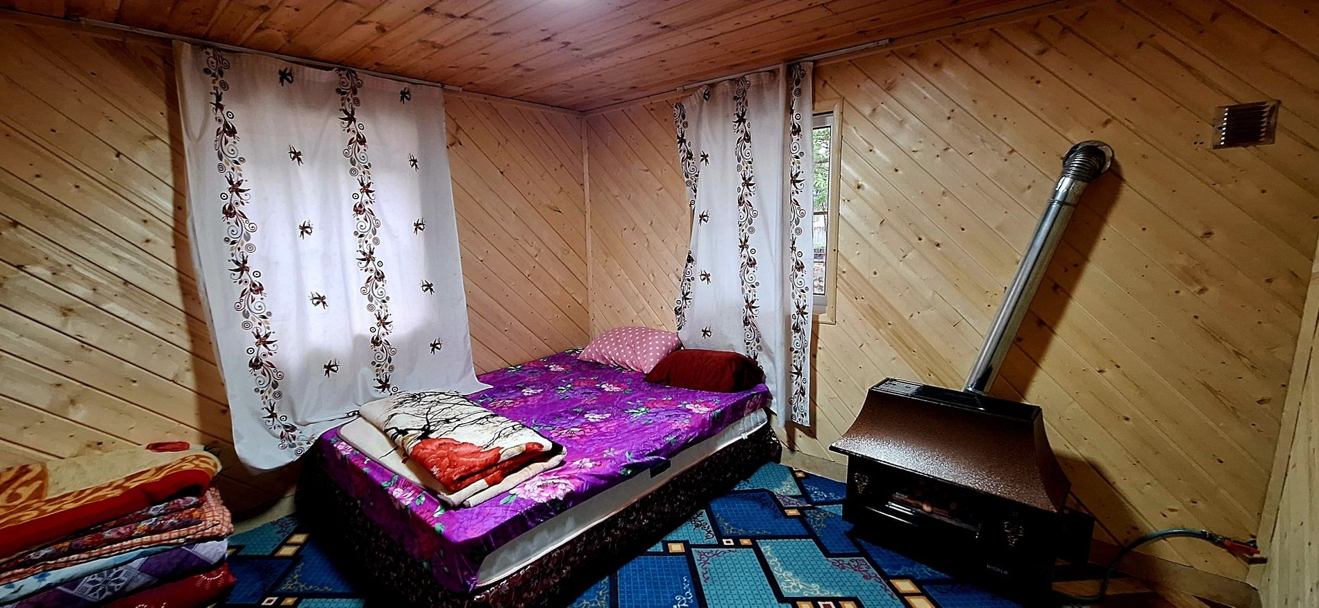 کلبه دوخوابه چوبی امیرعلی