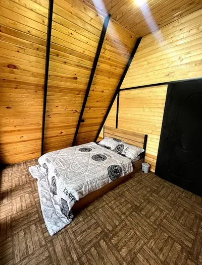 کلبه دوخوابه سوئیسی رز