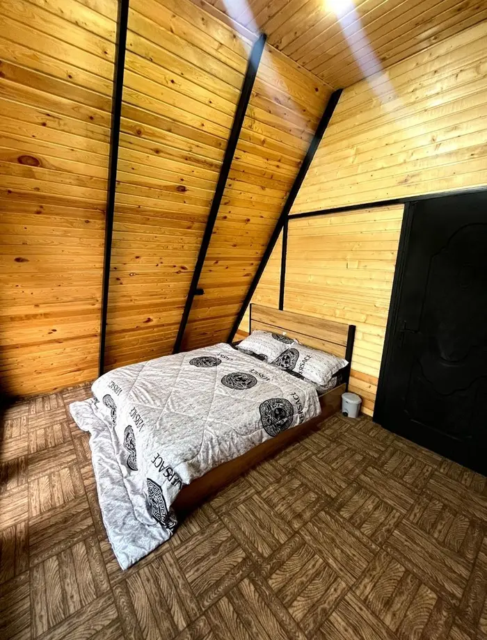 کلبه دوخوابه سوئیسی رز