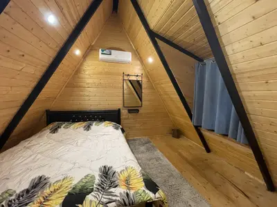 کلبه دوخوابه سوئیسی جکوزی دار کنار رودخانه هرمان