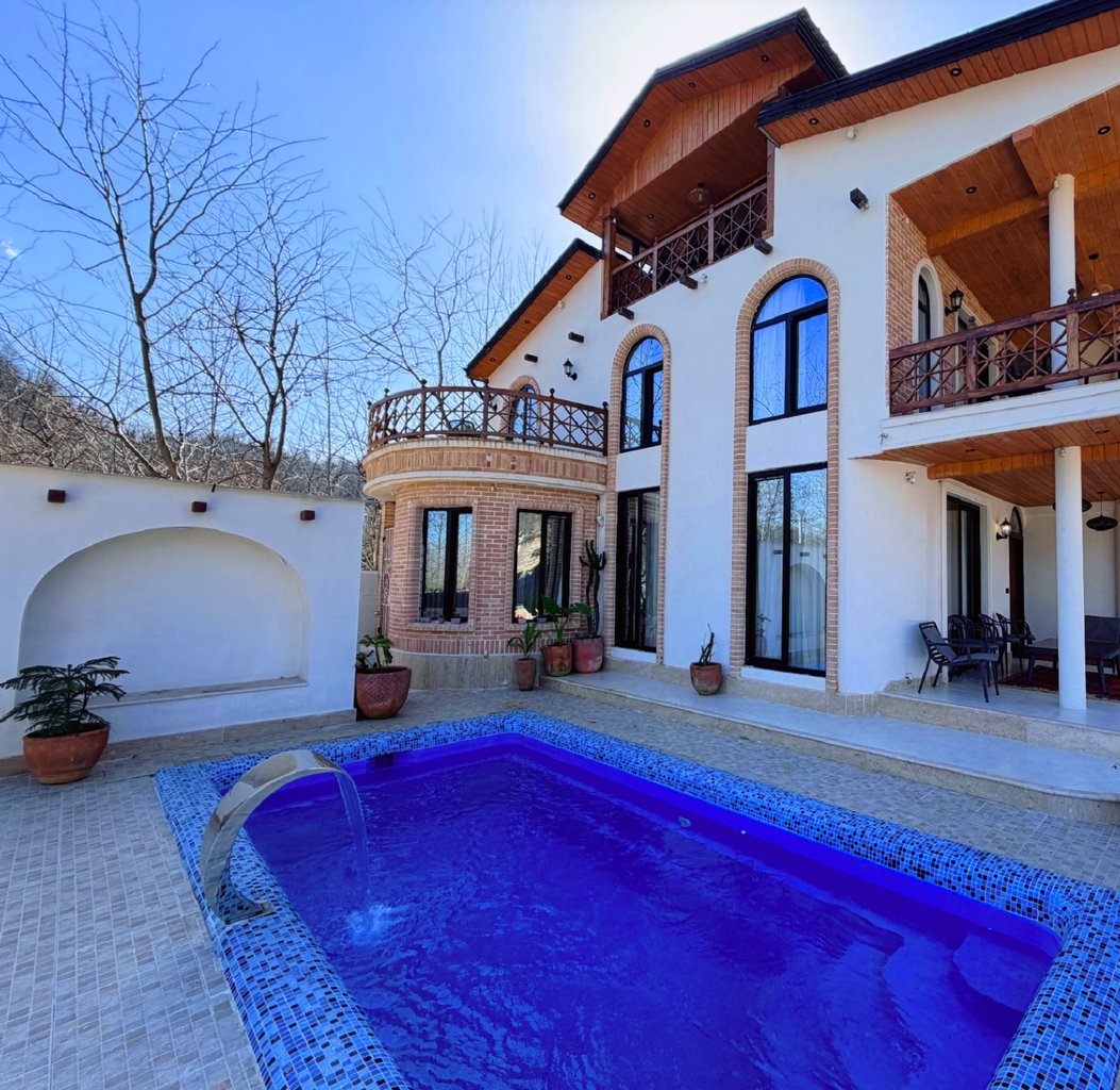 ویلا چهارخوابه تریپلکس استخردار آبگرم کاژه