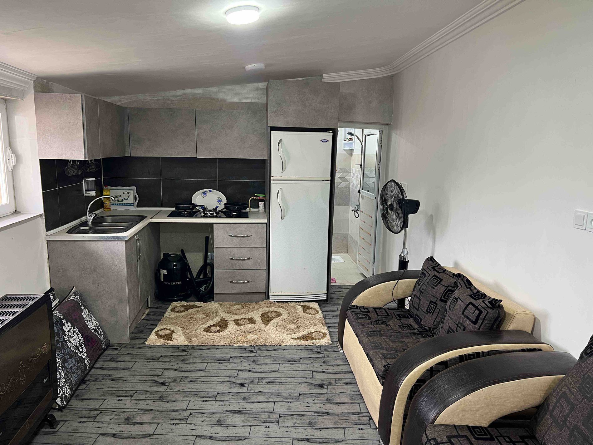 یک خوابه بی تم