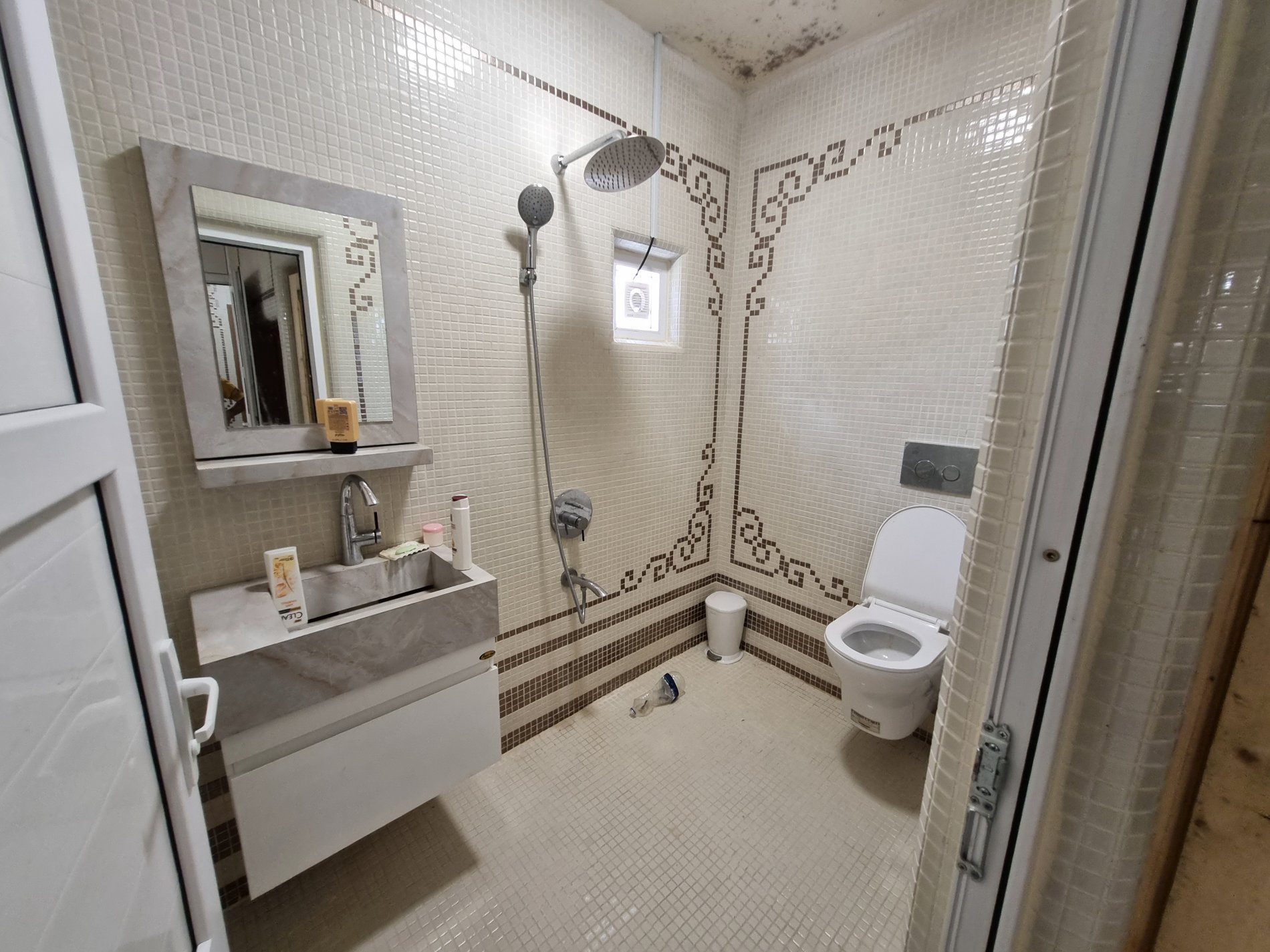 ویلا چهارخوابه دوبلکس استخردار آبگرم گوراب زرمیخ