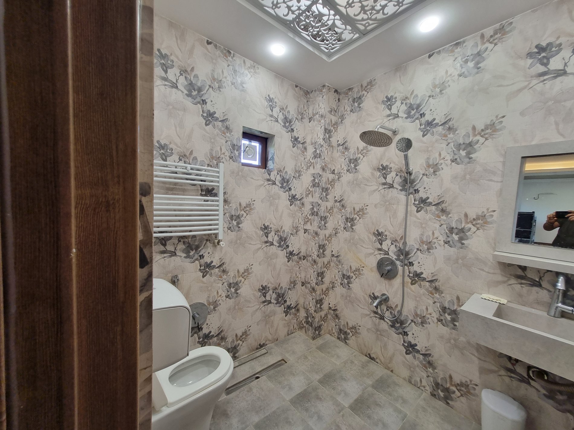 ویلا چهارخوابه دوبلکس استخردار آبگرم گوراب زرمیخ