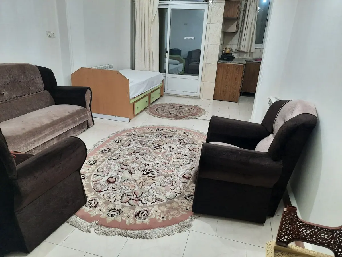 آپارتمان یک خوابه ساحلی دانیال واحد 5 - پدیرایی و تخت تک نفره