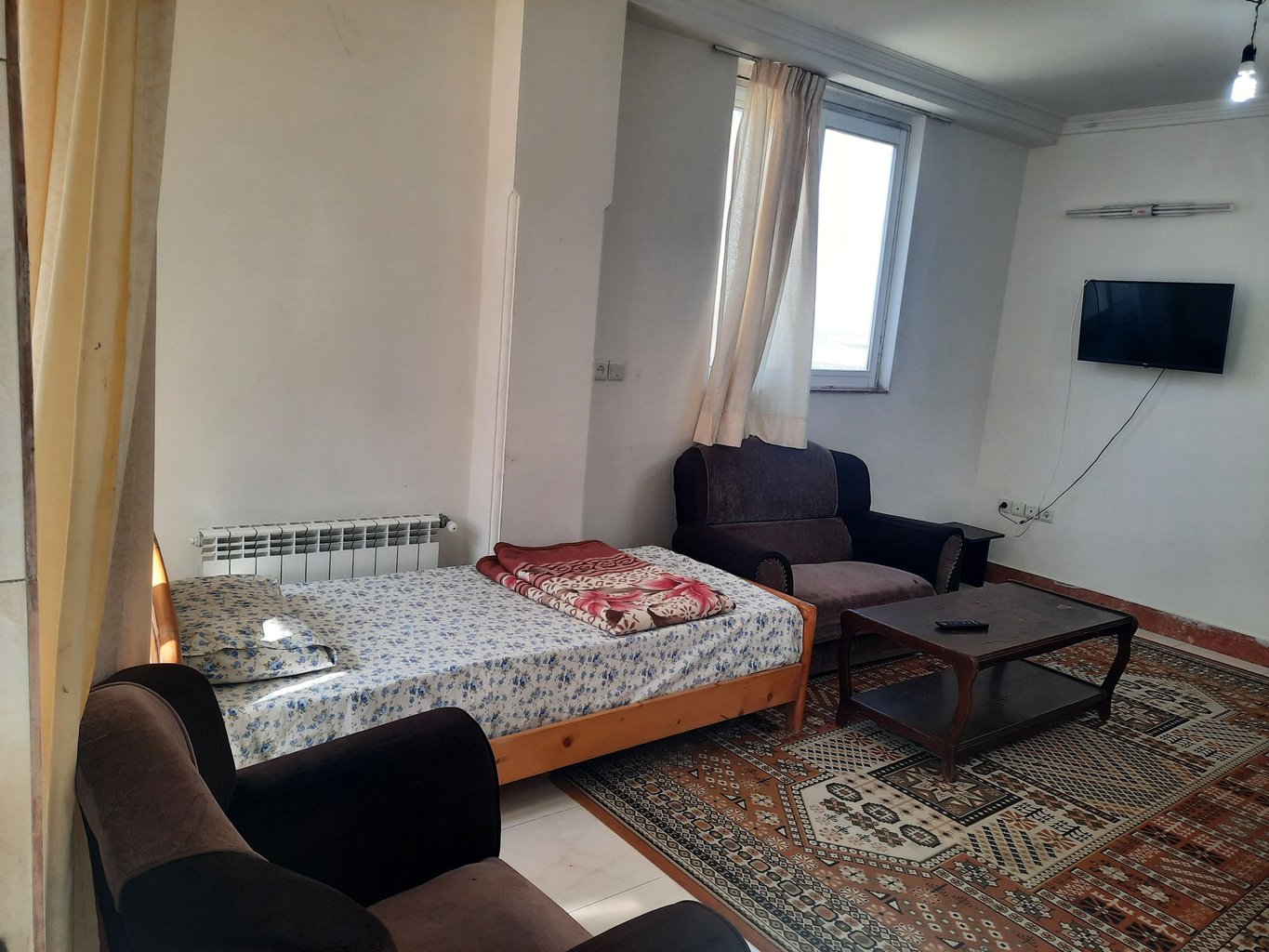 آپارتمان یک خوابه ساحلی پوریا ۶ - تخت تک نفره داخل پذیرایی