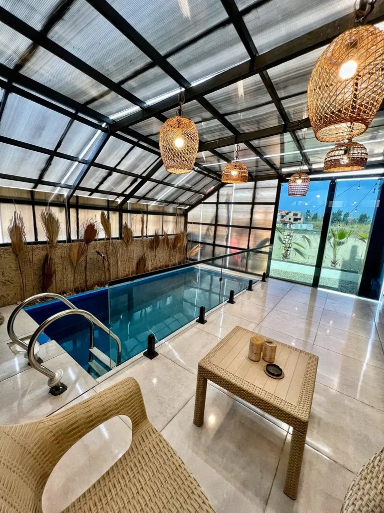 کلبه یک خوابه استخردار آبگرم سوئدی کُرال