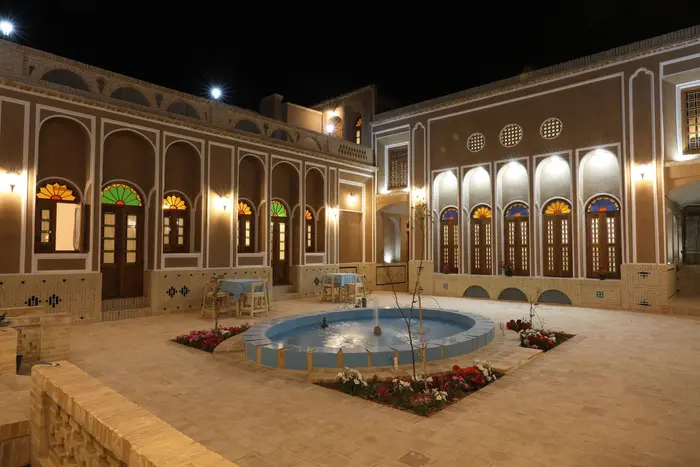 اقامتگاه سنتی آلما واحد دو تخته 2 - حیاط