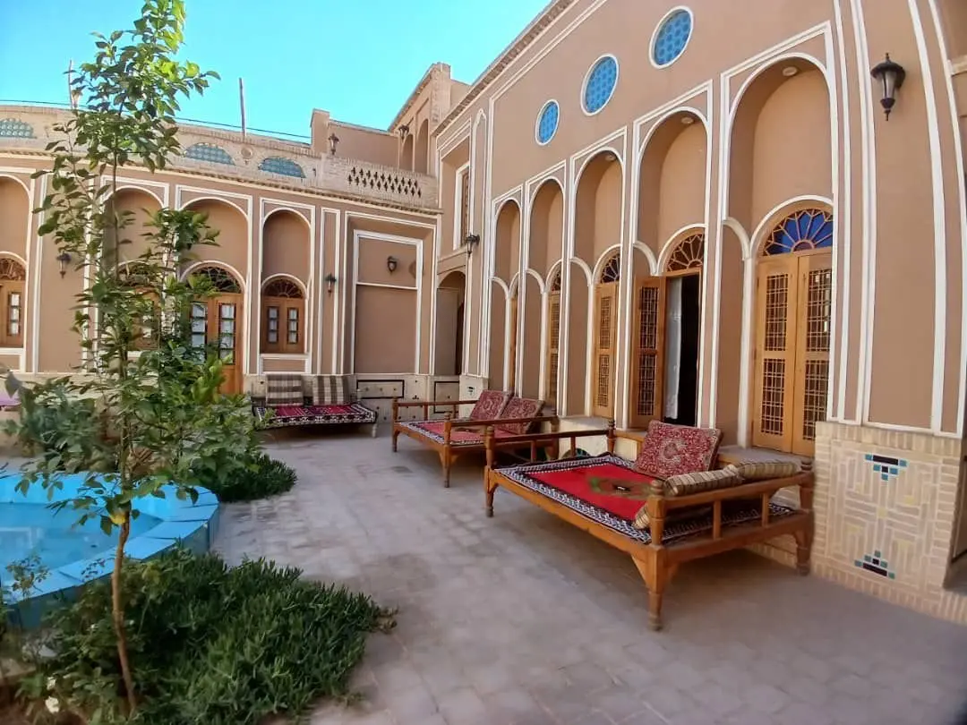 اقامتگاه سنتی آلما - واحد چهارتخته 9 - حیاط