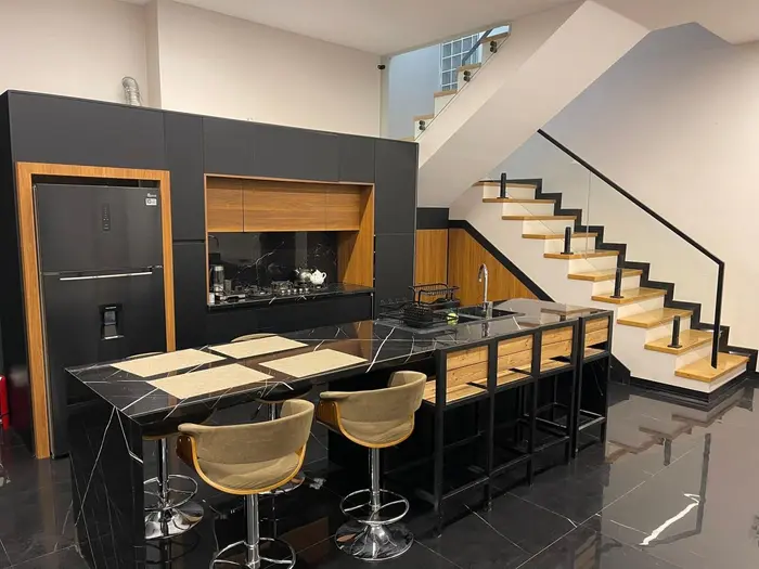 ویلا چهارخوابه استخردار آبگرم عمارت الوارو